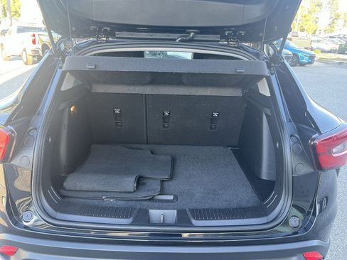 Used 2025 Chevrolet Trax LT image 25