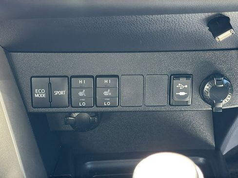 Used 2015 Toyota RAV4 Limited AWD/4WD image 29