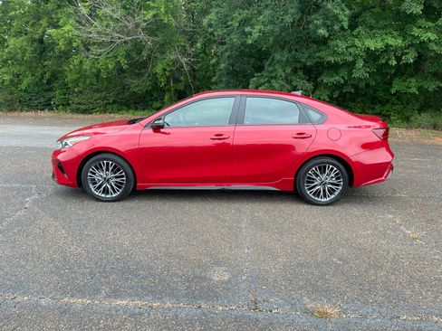Used 2024 Kia Forte GT-Line w/ GT-Line Premium Package FWD image 2