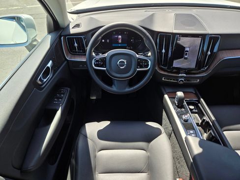 Certified 2023 Volvo XC60 T8 Plus AWD/4WD image 21