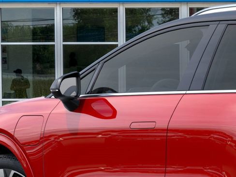 New 2025 Chevrolet Equinox EV LT image 12