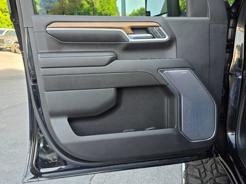 Used 2024 Chevrolet Silverado 2500 High Country w/ Technology Package AWD/4WD image 30
