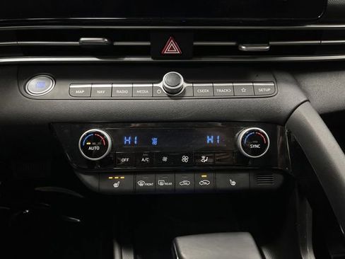 Used 2021 Hyundai Elantra Limited image 20