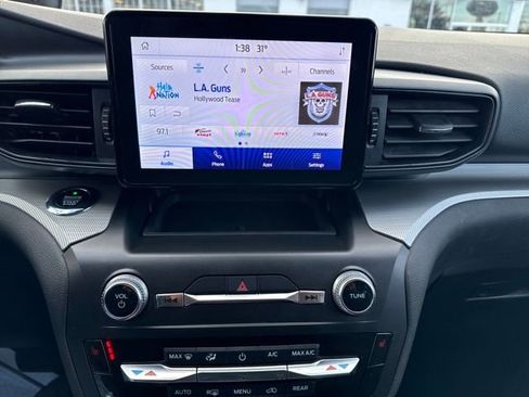 Used 2020 Ford Explorer XLT w/ Comfort Package image 18
