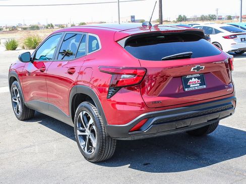 Used 2024 Chevrolet Trax RS w/ Driver Confidence Package FWD image 8