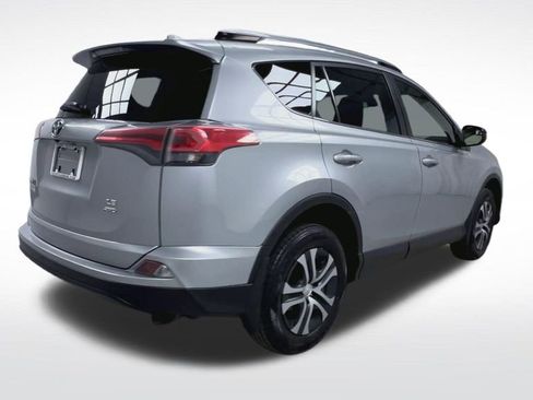 Used 2018 Toyota RAV4 LE w/ Carpet Mat Package AWD/4WD image 21
