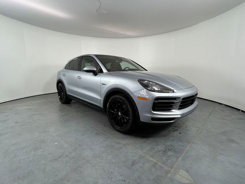Used 2022 Porsche Cayenne E-Hybrid Coupe AWD/4WD image 9