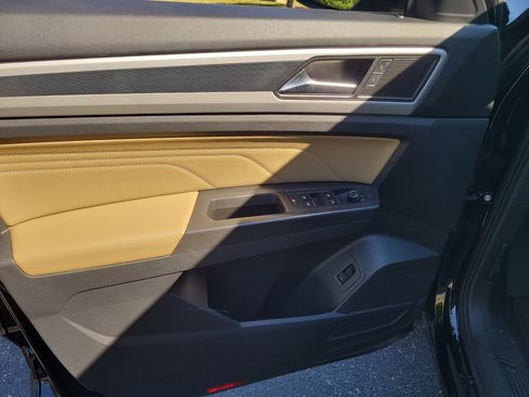 Used 2023 Volkswagen Atlas Cross Sport SE image 18