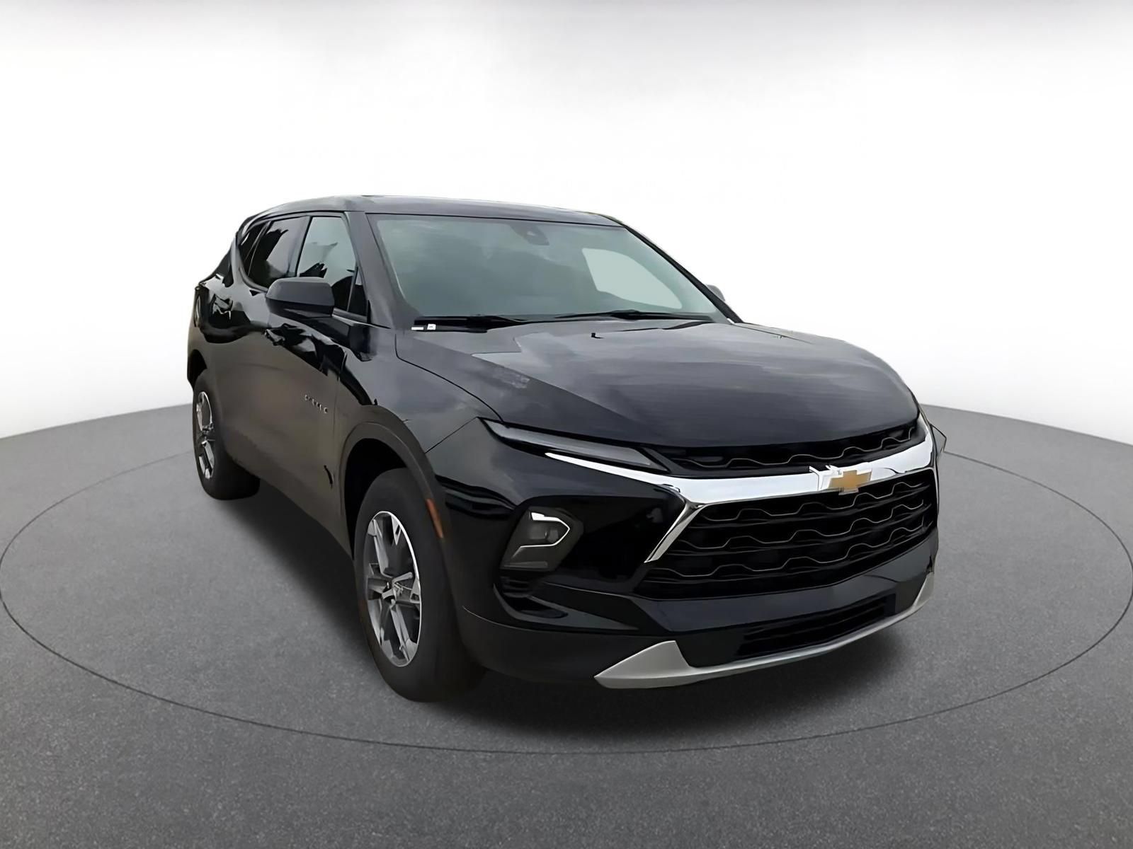 Used 2025 Chevrolet Blazer LT FWD image 3