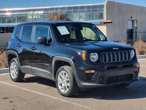 Used 2023 Jeep Renegade Latitude AWD/4WD image 3