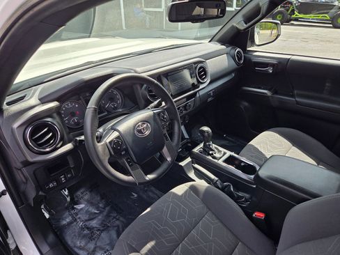 Used 2018 Toyota Tacoma TRD Sport w/ Technology Package AWD/4WD image 11