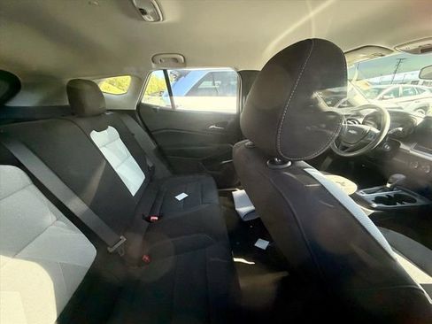 Used 2024 Chevrolet Trax LS w/ LS Convenience Package FWD image 17