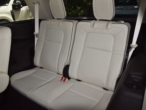 Used 2023 Lincoln Aviator Black Label AWD/4WD image 15