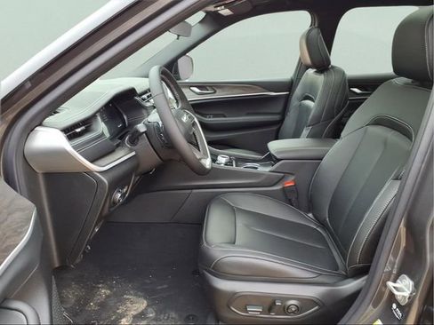 New 2025 Jeep Grand Cherokee L Limited w/ Trailer Tow Package image 16