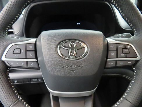 Used 2025 Toyota Sienna XSE image 43