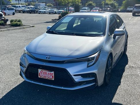 Certified 2025 Toyota Corolla SE w/ SE Premium Package AWD/4WD image 5