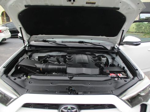 Used 2017 Toyota 4Runner SR5 Premium image 31