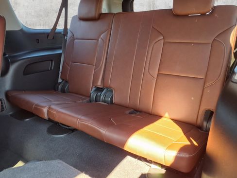 Used 2020 Chevrolet Suburban Premier w/ Premier Plus Edition image 10