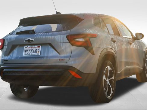 Used 2025 Chevrolet Trax RS image 5