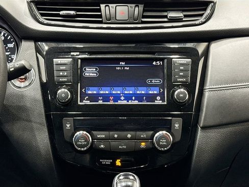 Used 2020 Nissan Rogue SL image 24