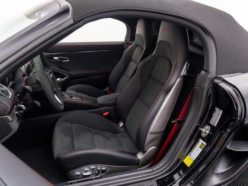 Certified 2025 Porsche 718 Boxster GTS image 5