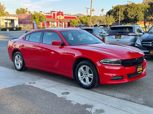 Used 2022 Dodge Charger SXT RWD image 2