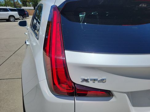 Used 2020 Cadillac XT4 Premium Luxury w/ Enhanced Visibility Package FWD image 10