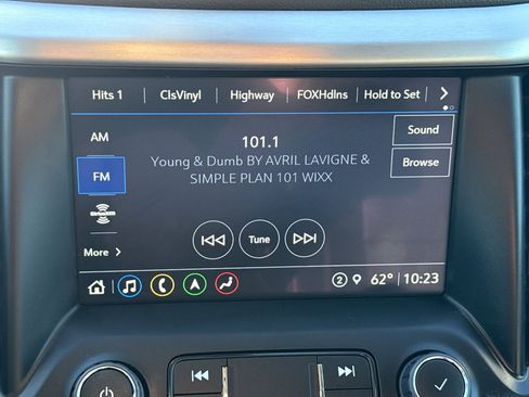 Certified 2023 GMC Acadia SLT w/ Preferred Package image 19