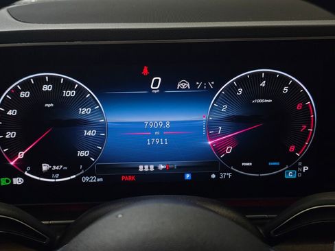 Used 2025 Mercedes-Benz GLE 350 4MATIC w/ Driver Assistance Package image 40