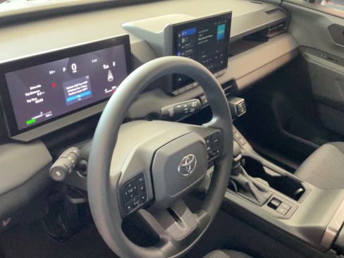 Used 2026 Toyota RAV4 LE AWD/4WD image 24