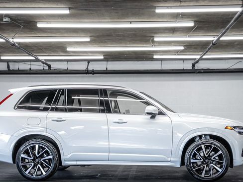 Used 2022 Volvo XC90 T6 Momentum w/ Advanced Package image 6