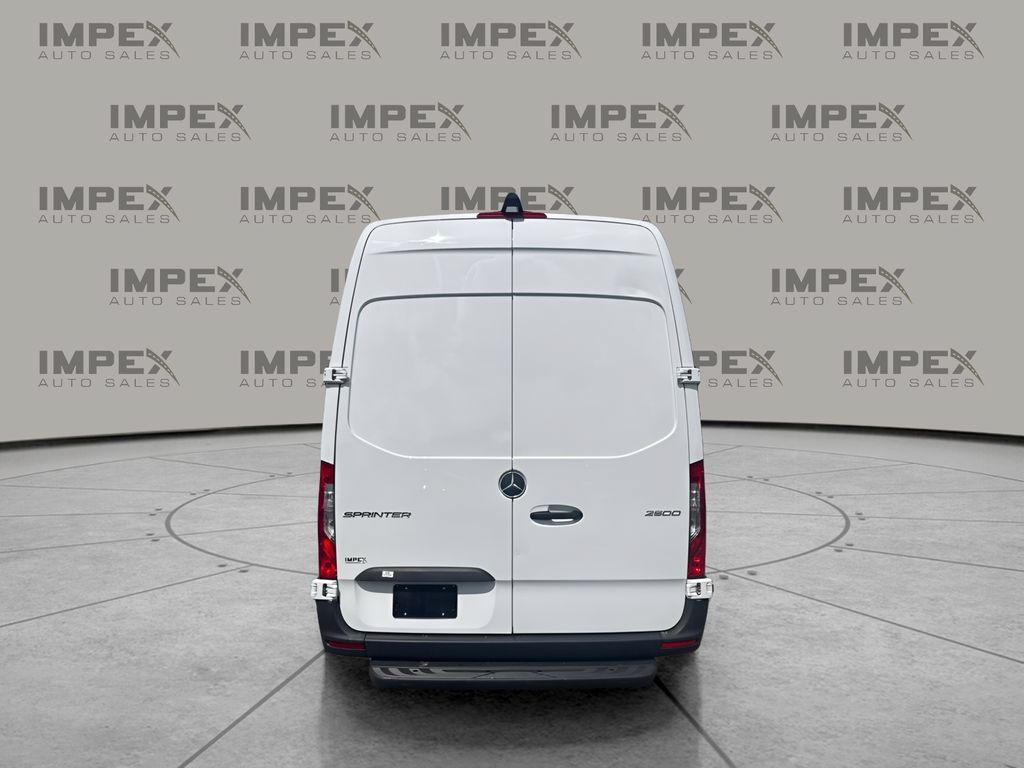 Used 2025 Mercedes-Benz Sprinter 2500 image 4
