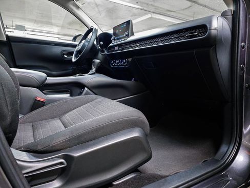 Certified 2025 Honda HR-V LX image 36