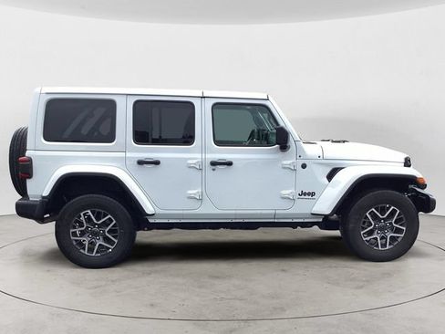 Certified 2025 Jeep Wrangler Unlimited Sahara AWD/4WD image 6