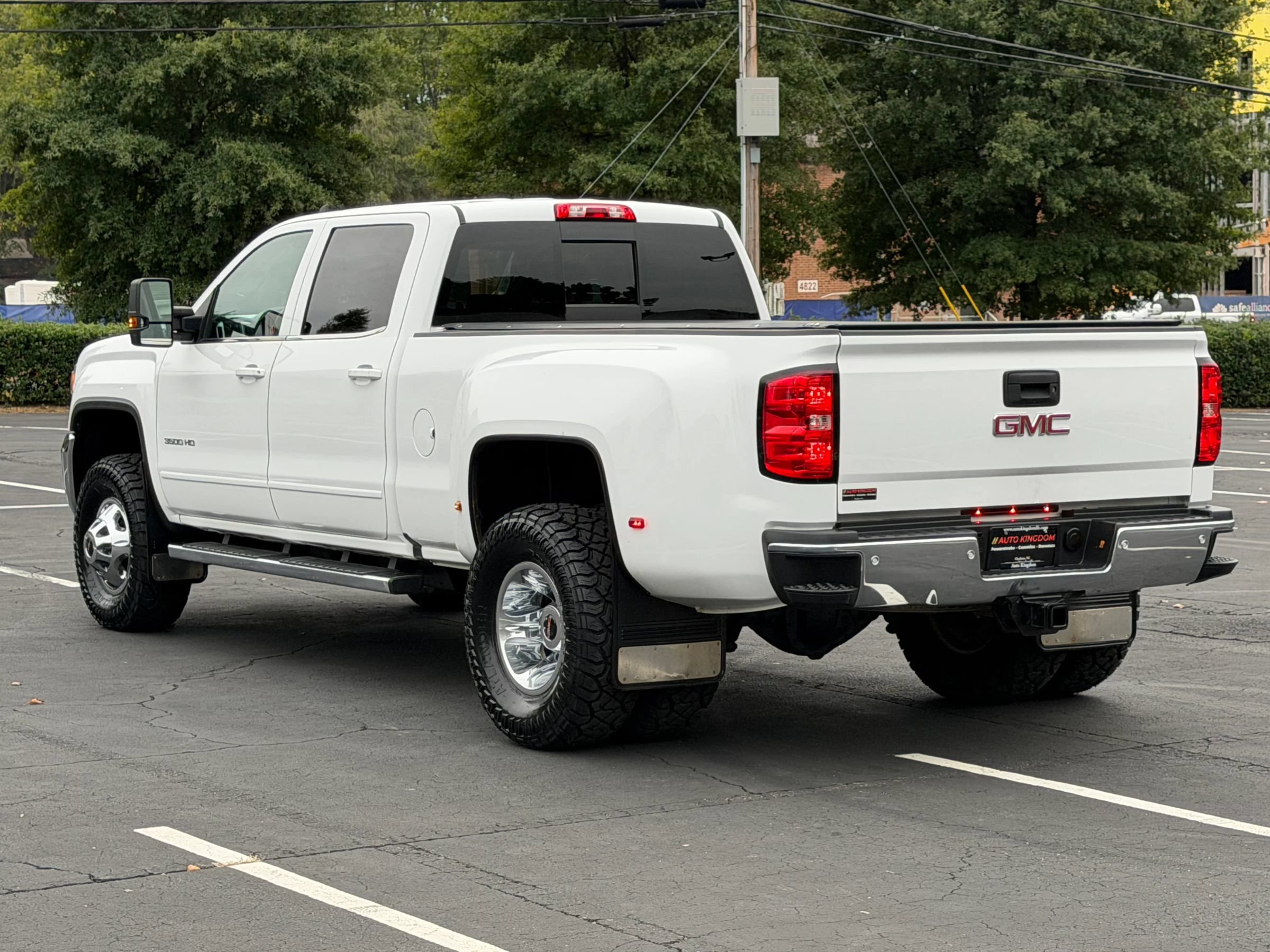 Used 2017 GMC Sierra 3500 SLE w/ SLE Preferred Package AWD/4WD image 8