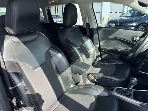 Used 2019 Jeep Compass Latitude FWD image 10