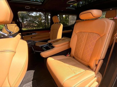 Used 2022 Jeep Grand Wagoneer Series III AWD/4WD image 20