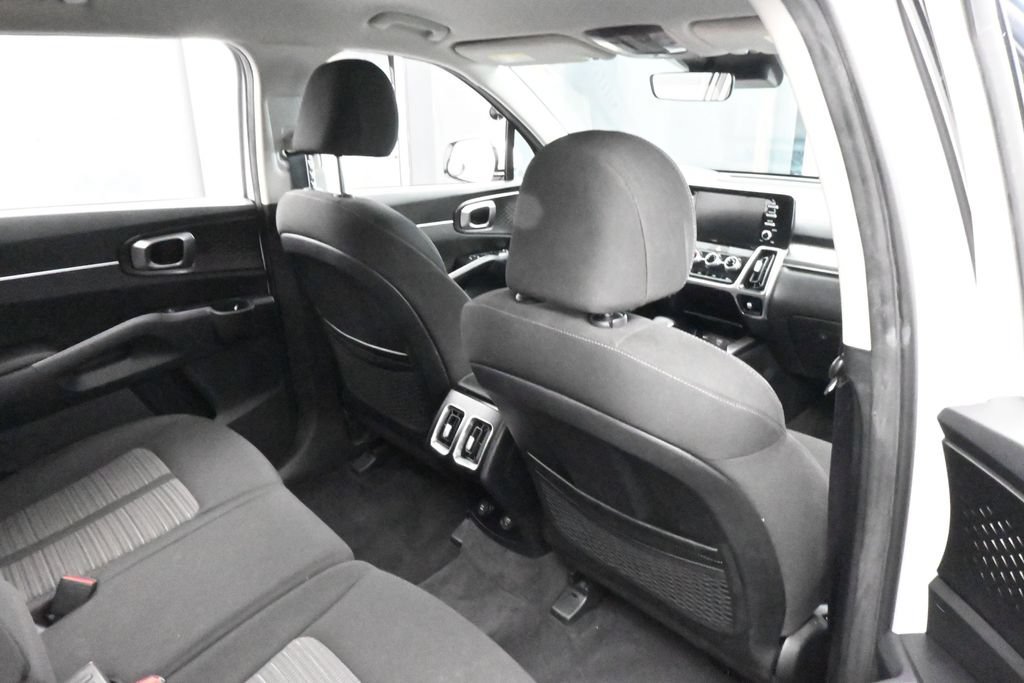 Used 2023 Kia Sorento LX FWD image 40