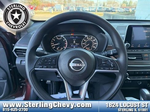 Used 2024 Nissan Altima 2.5 SV image 10