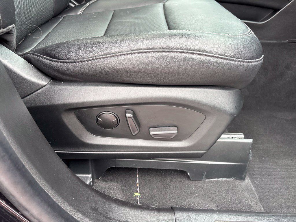 Used 2023 Ford Explorer Limited w/ Limited Technology Package AWD/4WD image 29