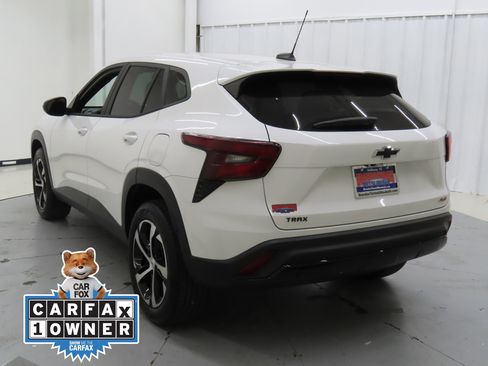 Used 2024 Chevrolet Trax RS w/ Driver Confidence Package image 5