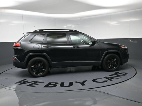 Used 2016 Jeep Cherokee Sport w/ Cold Weather Group AWD/4WD image 10