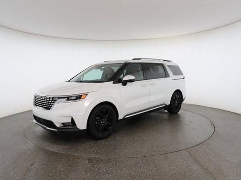 Used 2024 Kia Carnival SX image 2