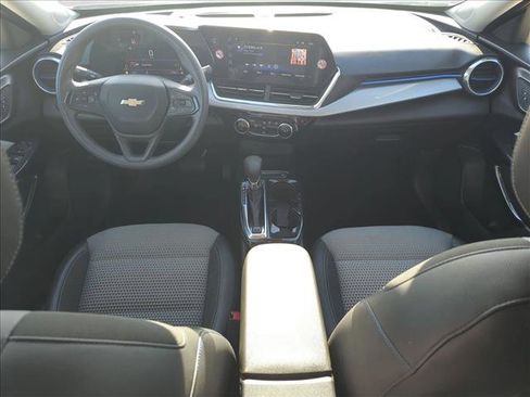 Used 2025 Chevrolet Trax LT image 15