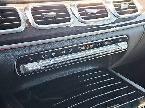 Used 2022 Mercedes-Benz GLS 450 4MATIC image 25