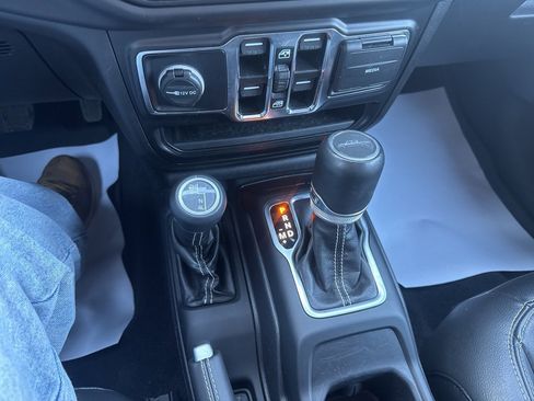 Used 2022 Jeep Gladiator Overland w/ Popular Equipment Package image 14