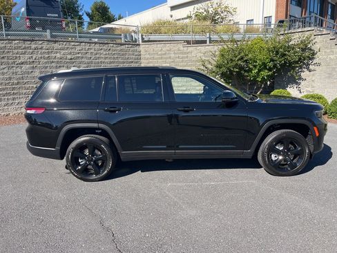 New 2025 Jeep Grand Cherokee L Altitude image 3