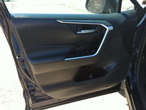 Used 2022 Toyota RAV4 XLE Premium AWD/4WD image 17