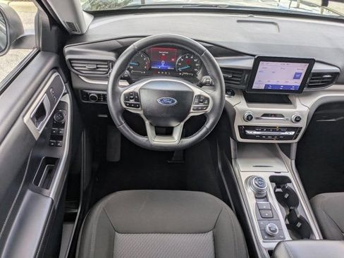 Used 2023 Ford Explorer XLT AWD/4WD image 15
