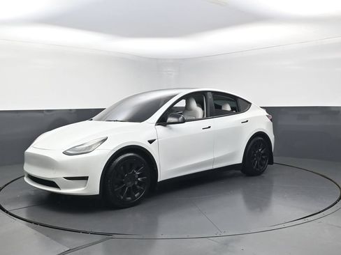 Used 2021 Tesla Model Y Long Range AWD/4WD image 7
